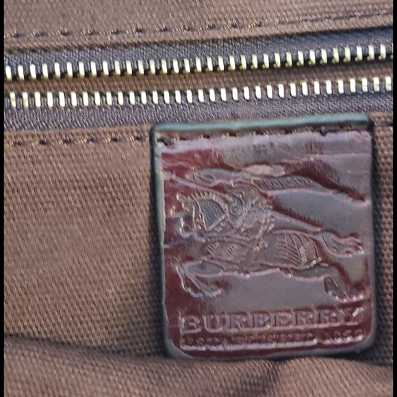 AUTHENTIC BURBERRY PURSE - Picture 8 of 10